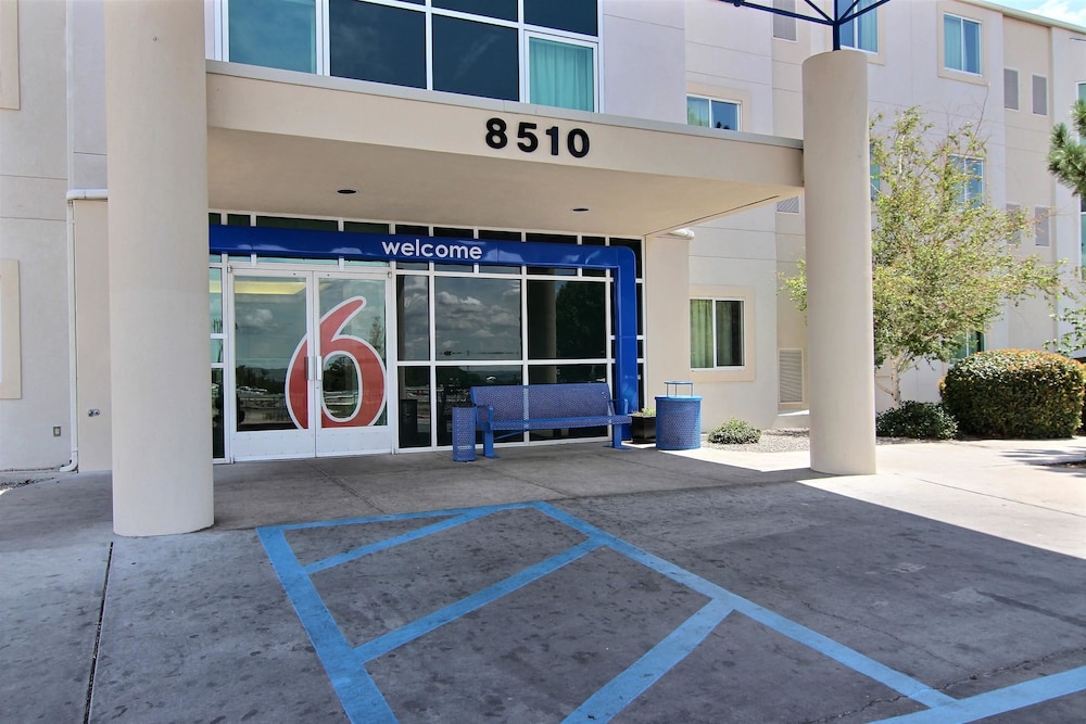 Motel6 Albuquerque, NM - North 7/62