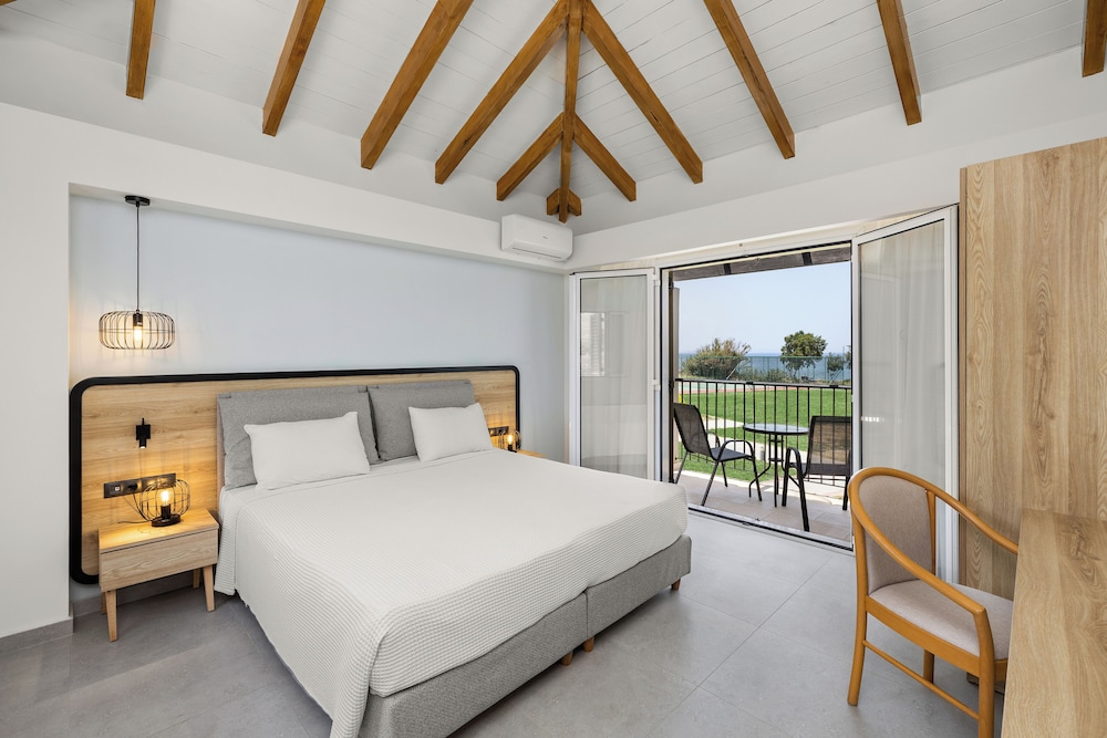 DOUBLE ROOM SUPERIOR SIDE SEA VIEW
