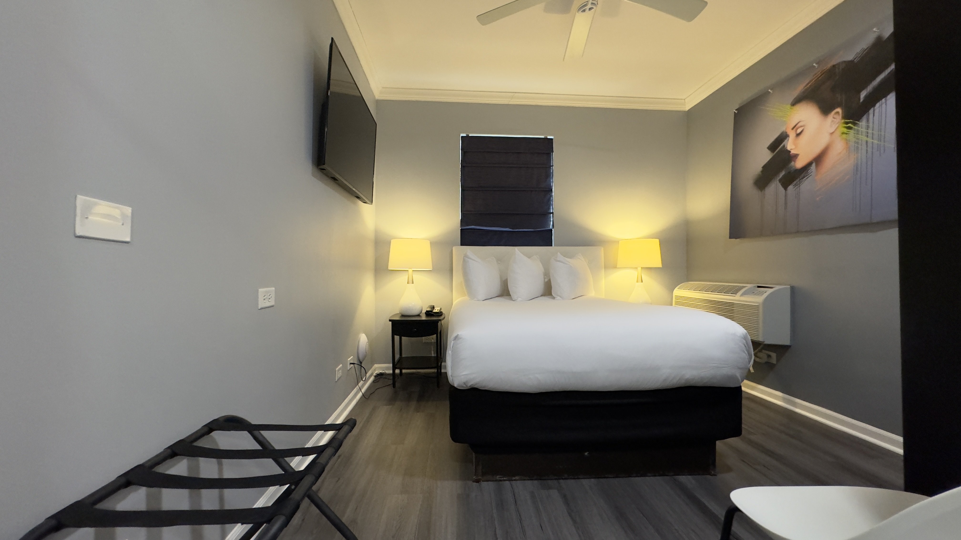 Hotel Chicago West Loop, SureStay Collection by Best Western 32/70
