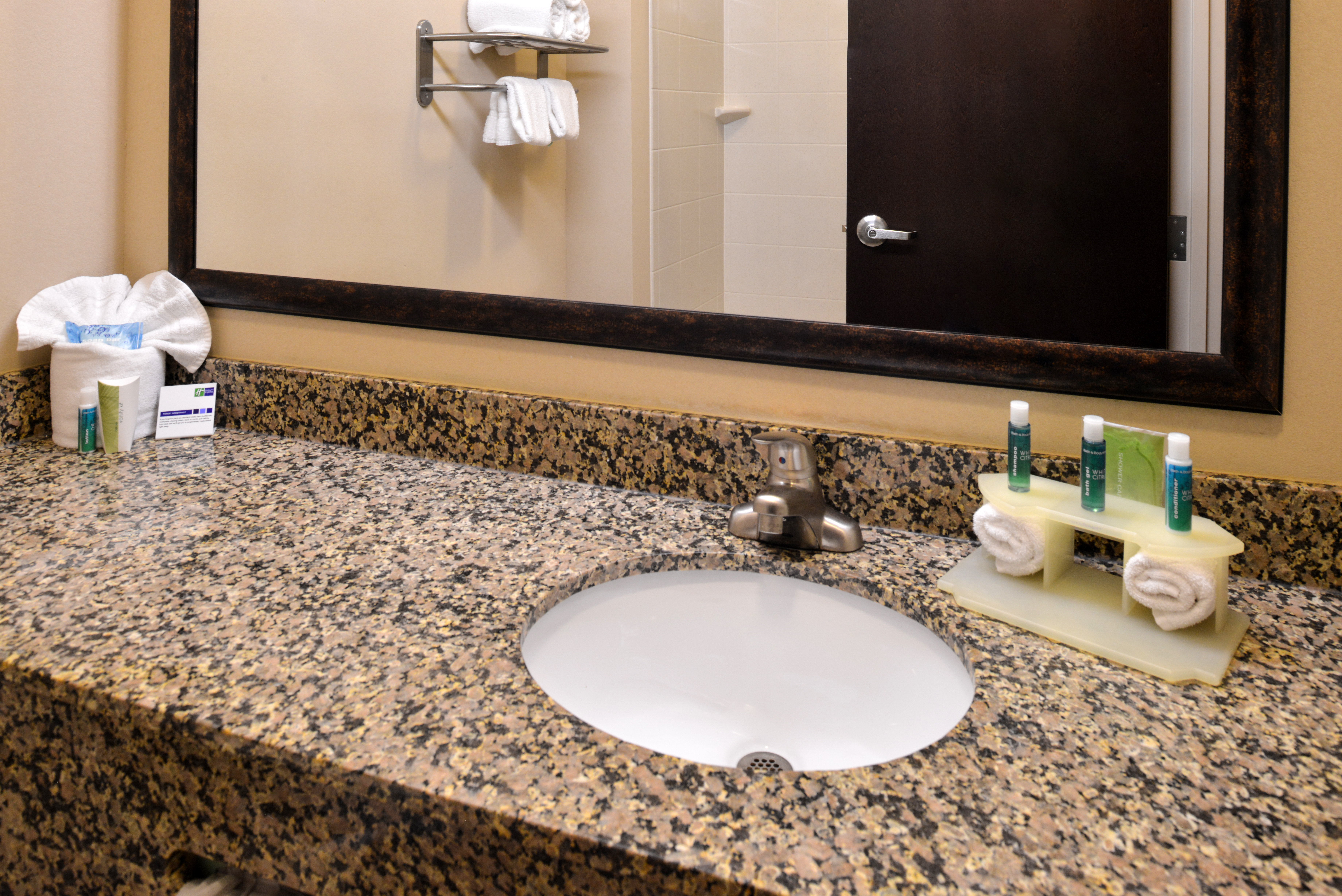 Holiday Inn Express Hotel And Suites Fairmont 63/64