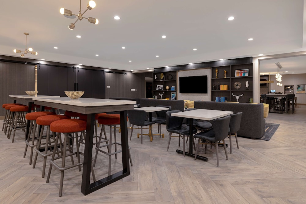 DoubleTree by Hilton Palmdale 60/75