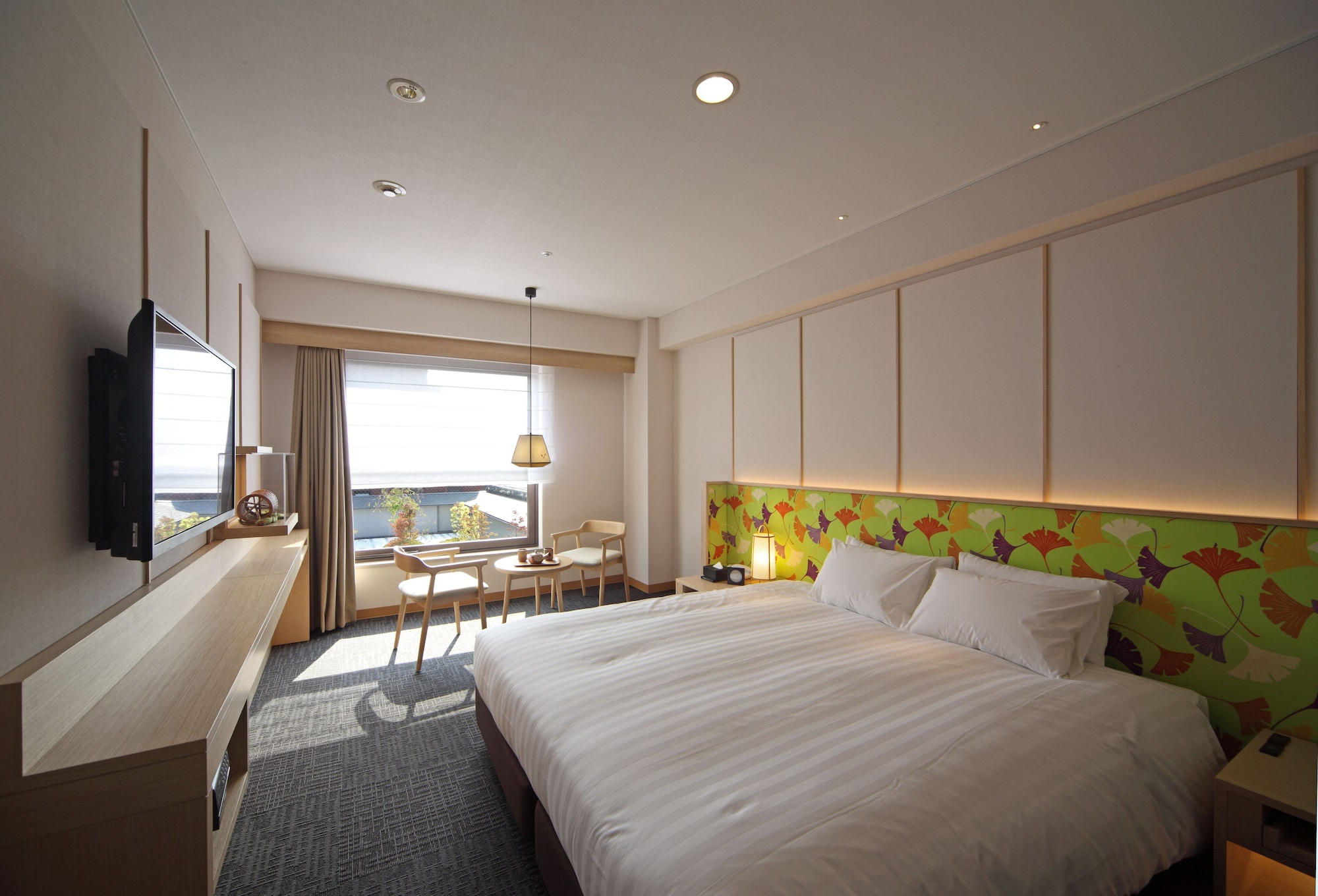 HOUSE, KING BED
