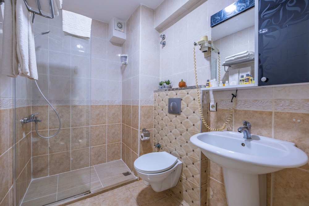 Deluxe Ersoy Hotel 34/35