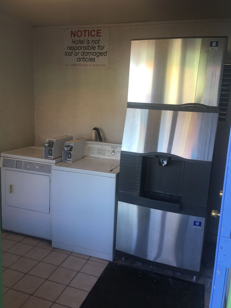 Travel Inn & Suite 8/37