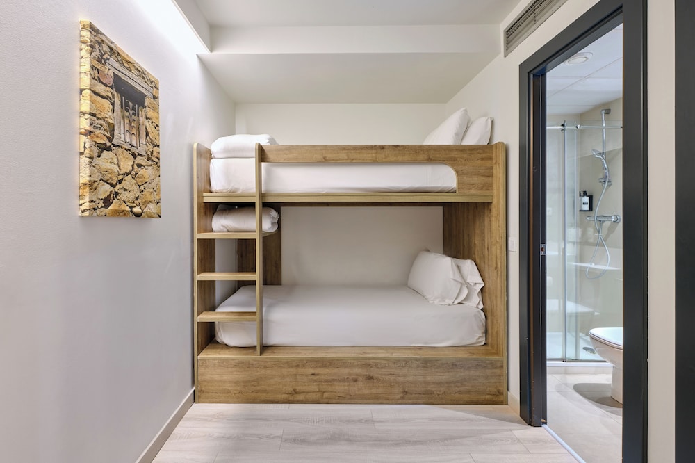 Deluxe, Quadruple, Double and Bunk Bed, Exe Prisma 5/6