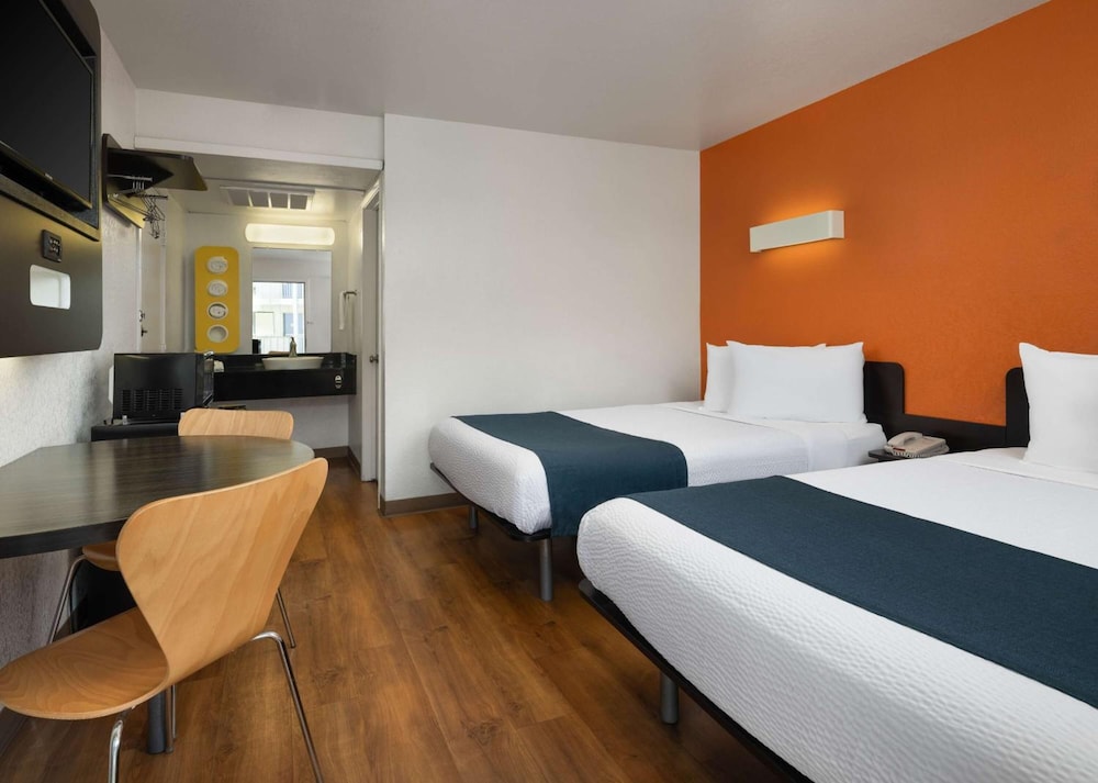 Motel6 Carpinteria, CA - Santa Barbara - North 29/59
