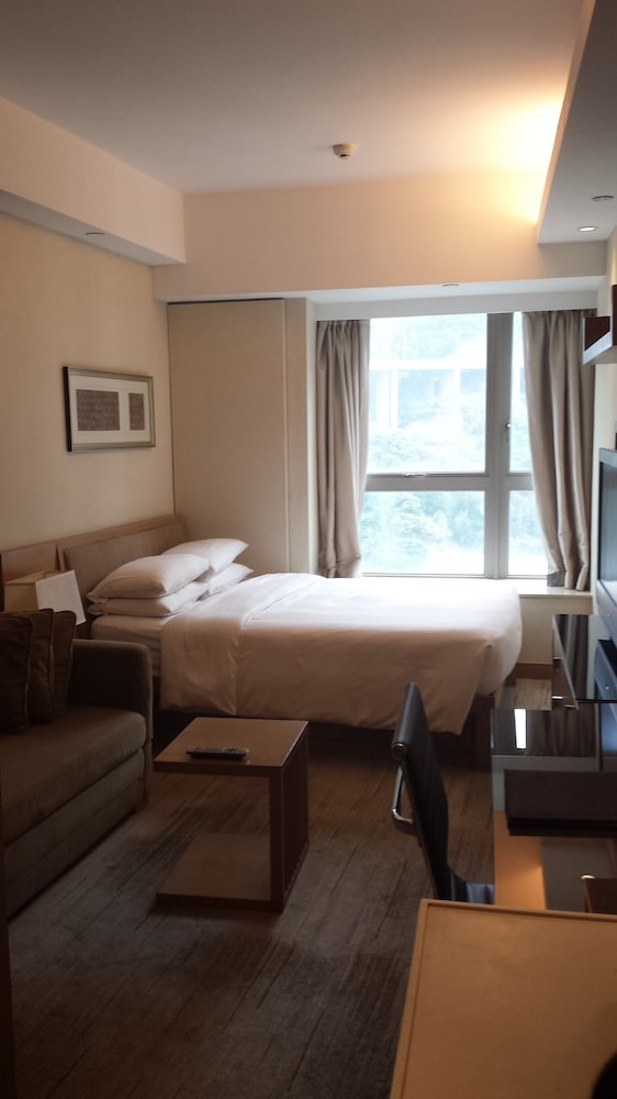 Studio, Queen Bed, Mountain View