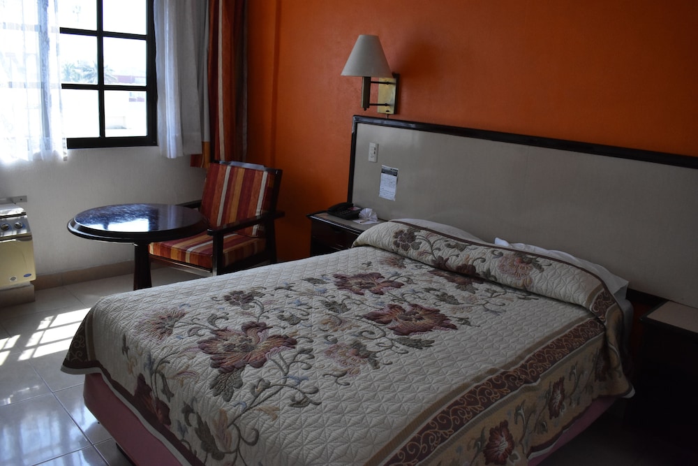 Hotel Baluarte 40/73