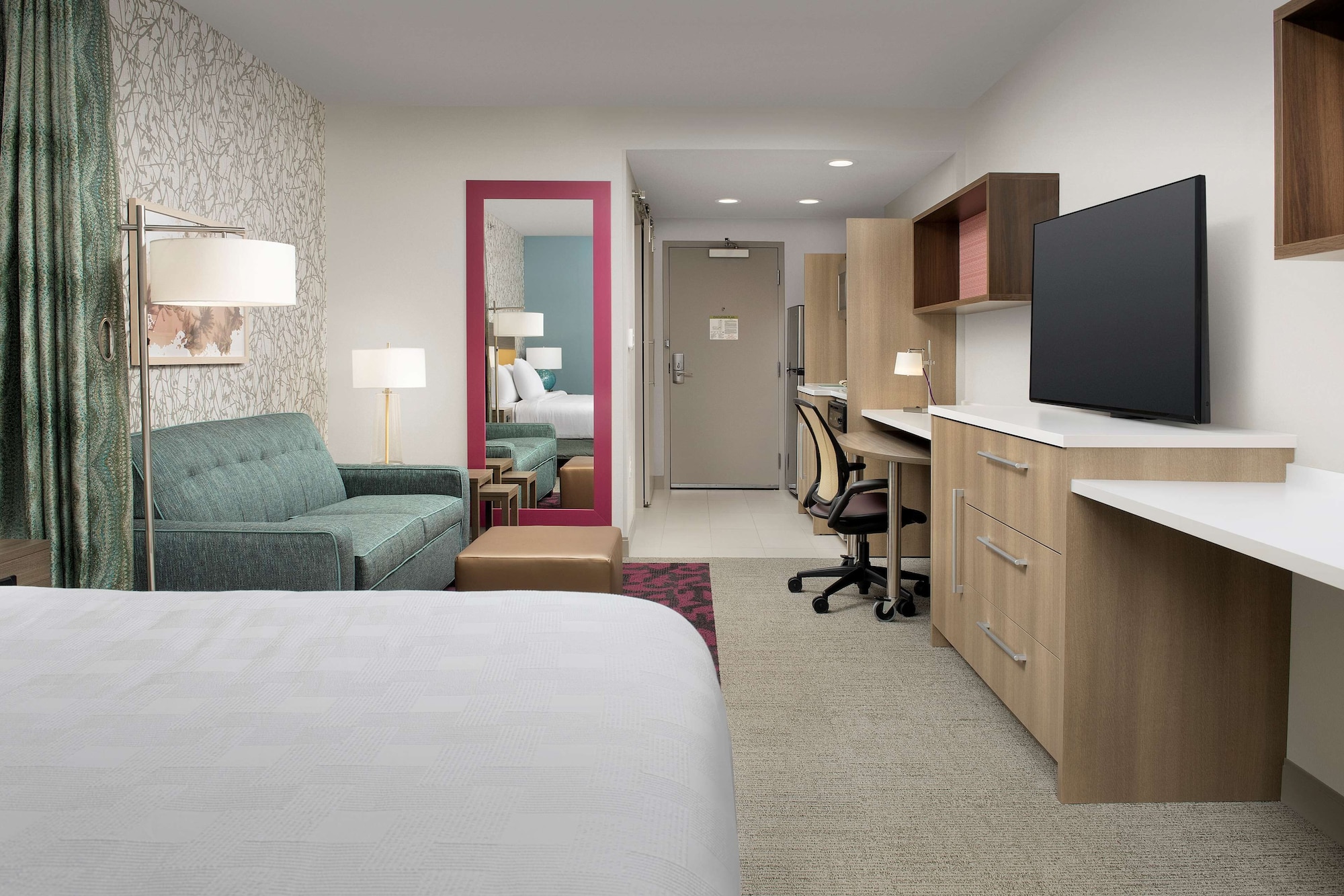 STUDIO, SUITE, KING BED
