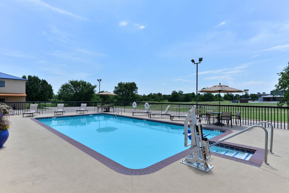 Baymont by Wyndham Ardmore I-35 5/46