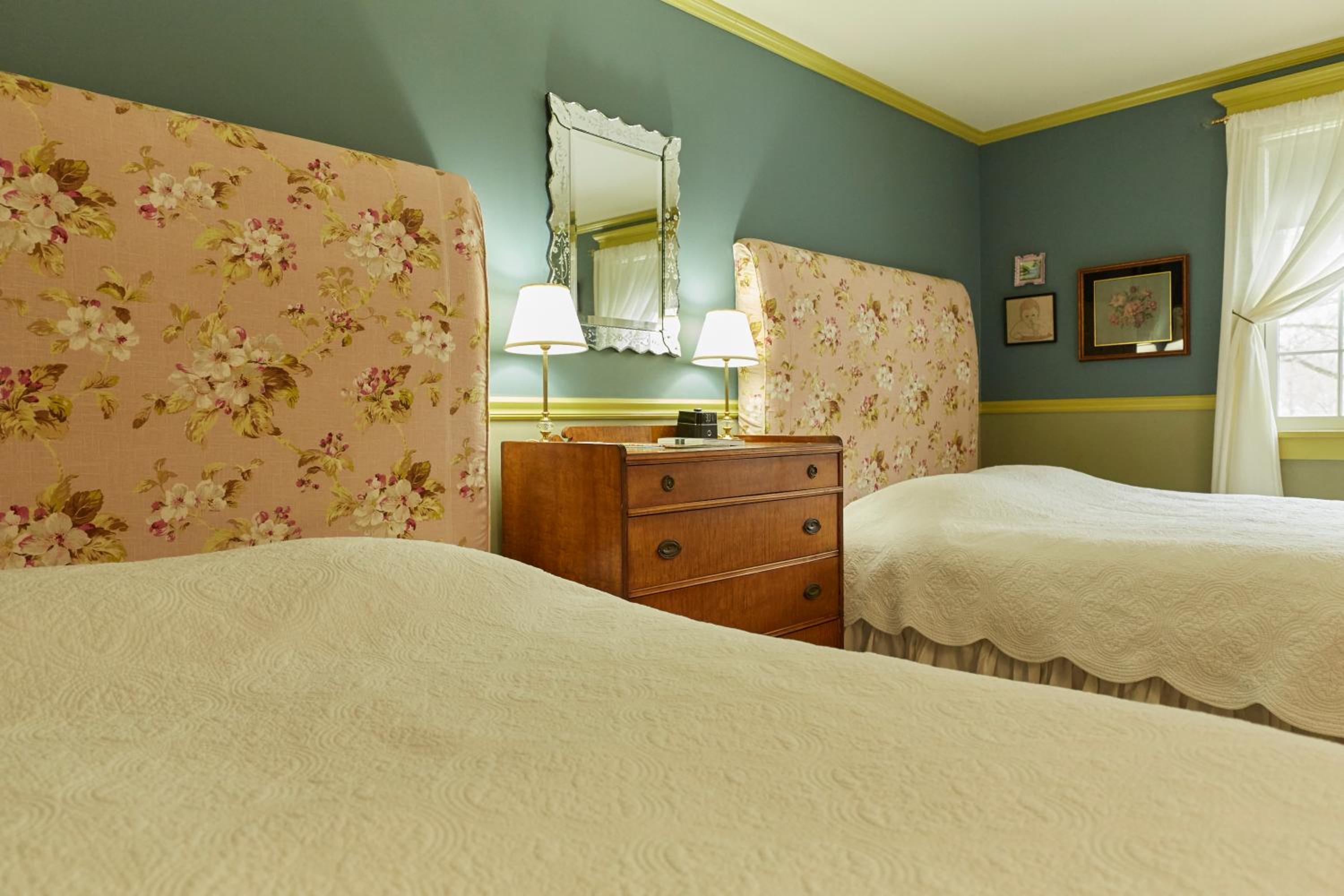 Maple, 2 Queen Beds