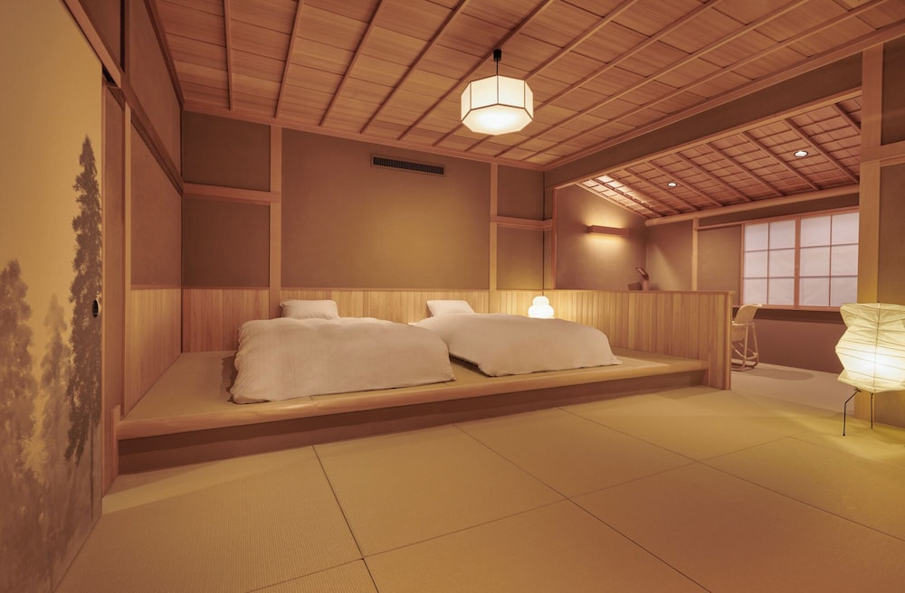 LUXURY, SUITE