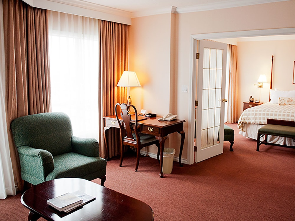 Grand Pacific Hotel 31/35