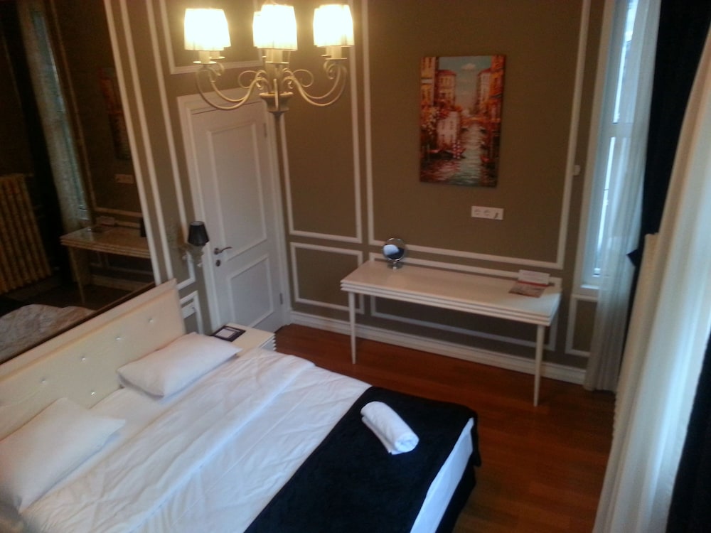Triada Otel 30/76