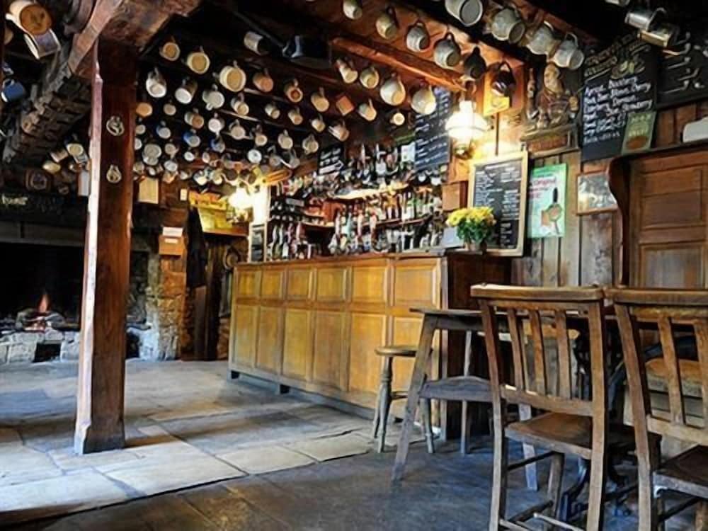 The Falkland Arms 33/50