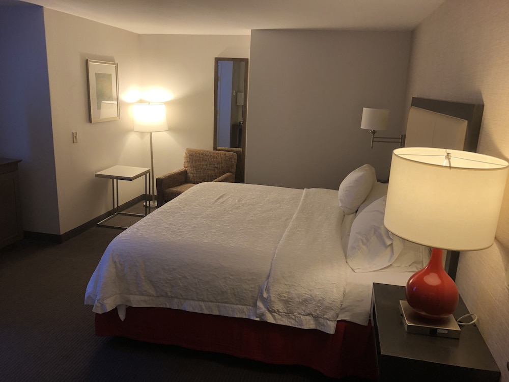 Hampton Inn and Suites Milwaukee Downtown 13/41