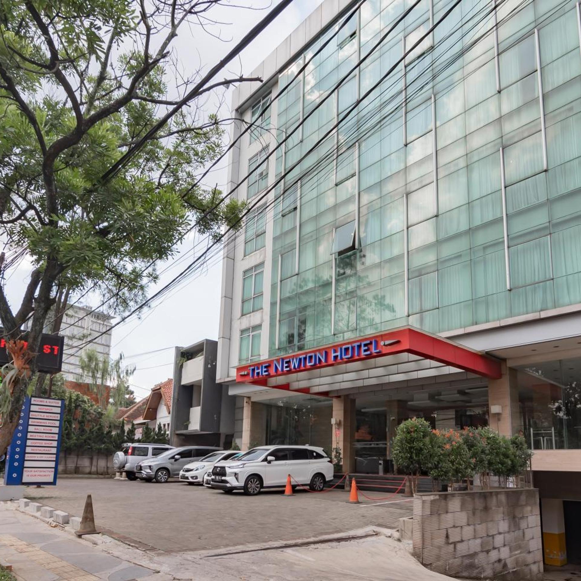 Urbanview Hotel Newton Riau Bandung 52/55