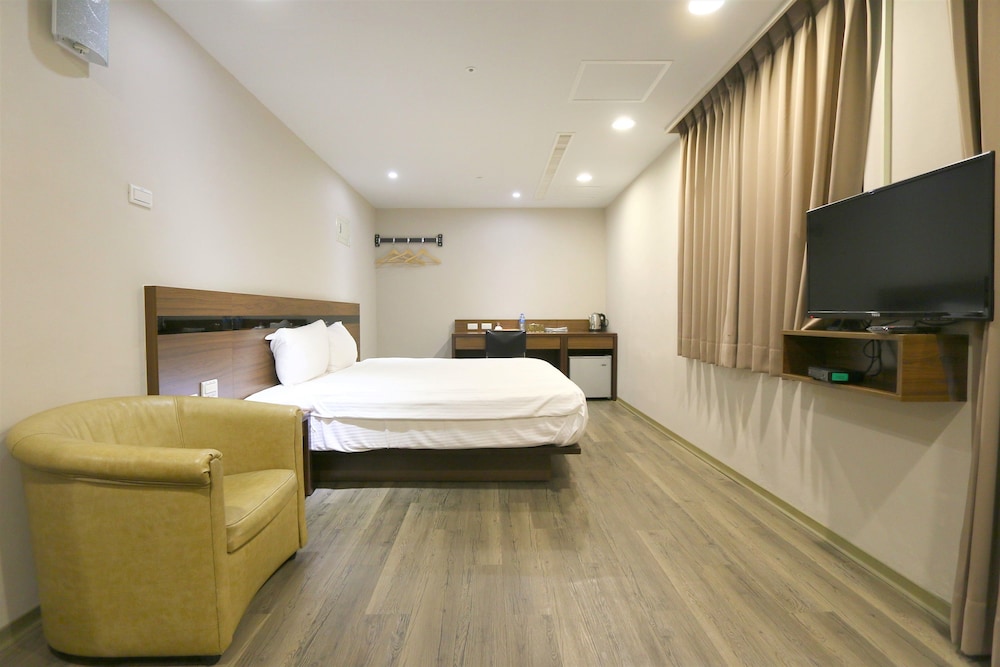 TopL Hotel 3/30