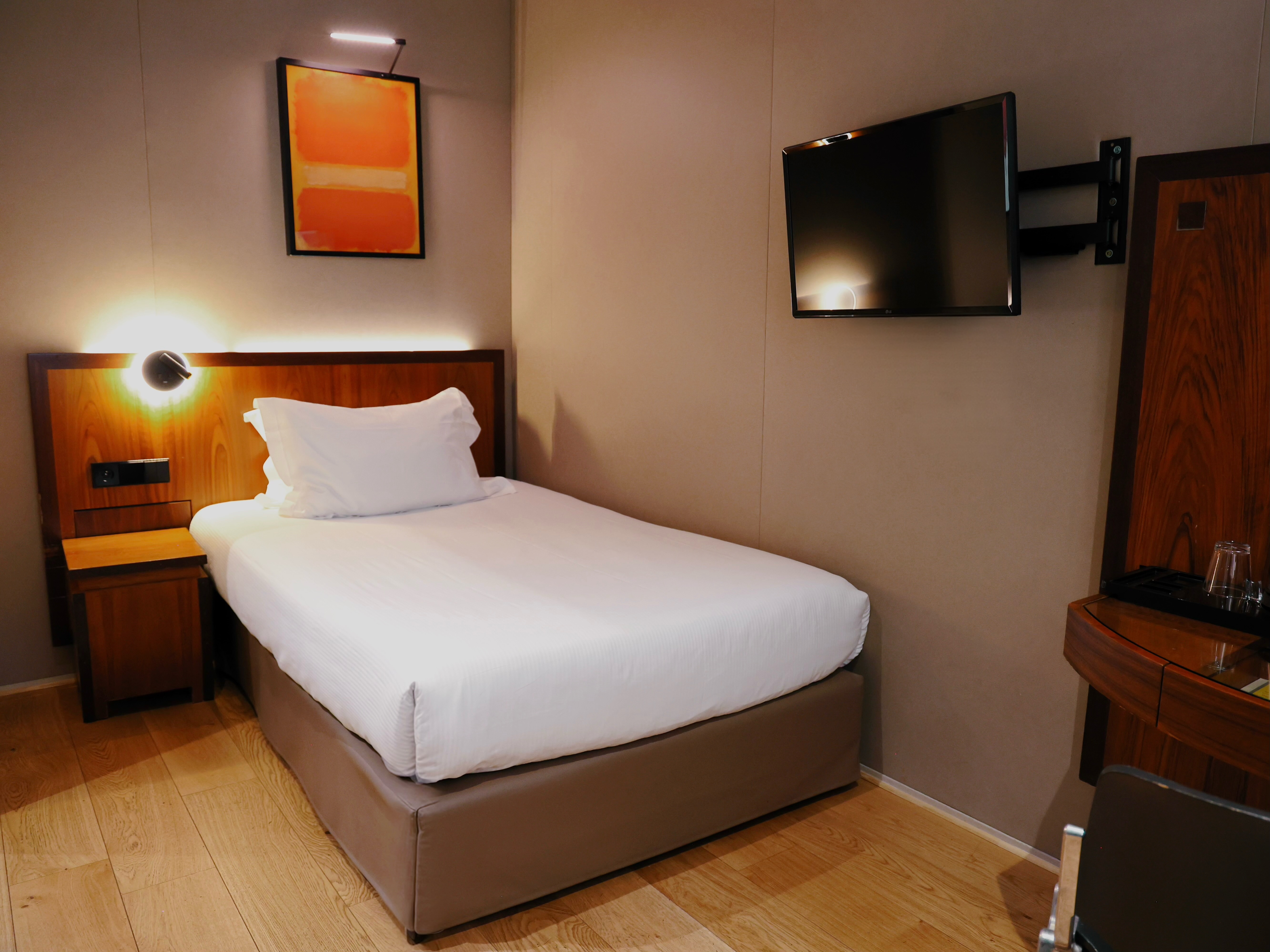 Room, Single