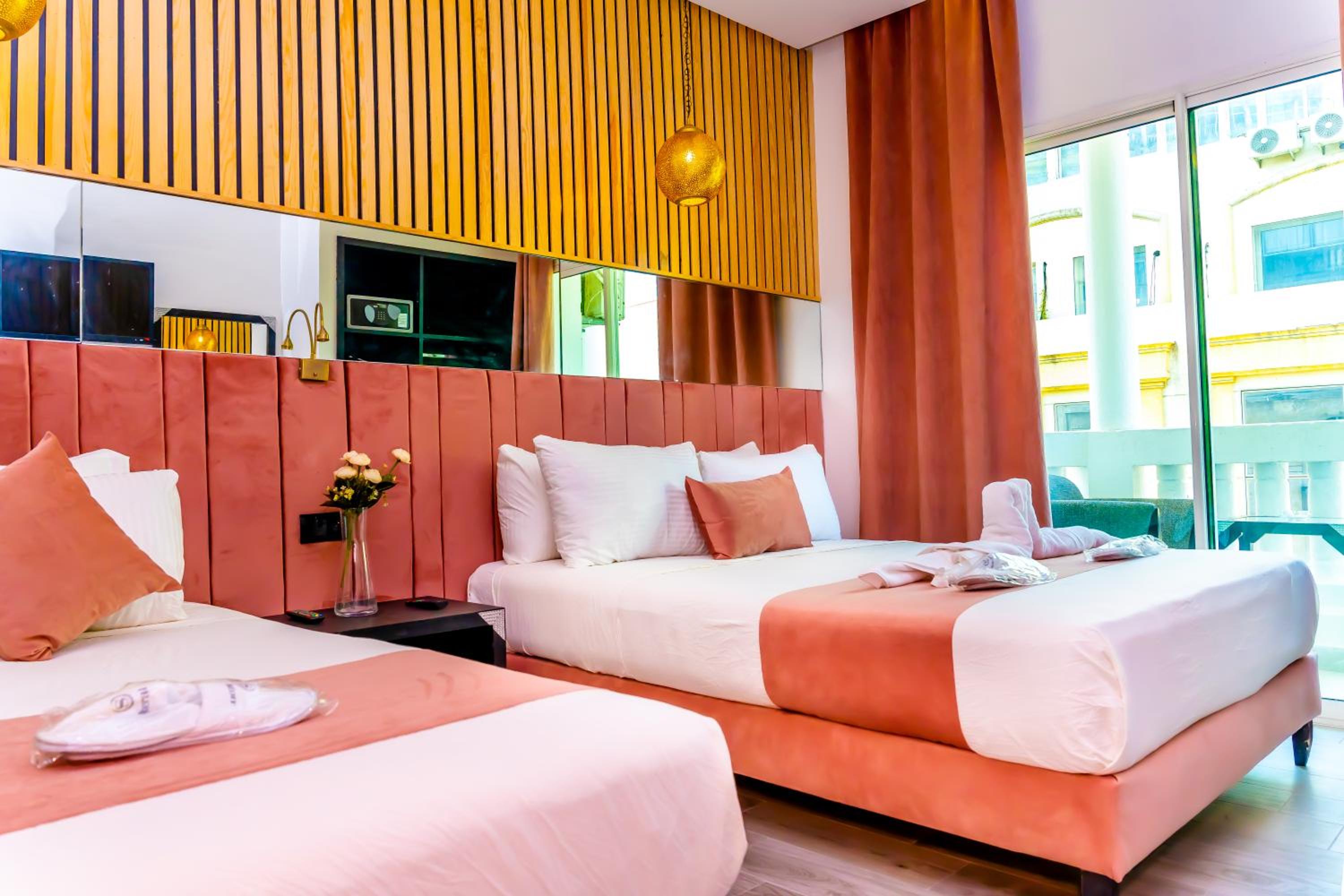 غرفة بسريرين منفصلين، Hotel Les Ambassadeurs 5/10