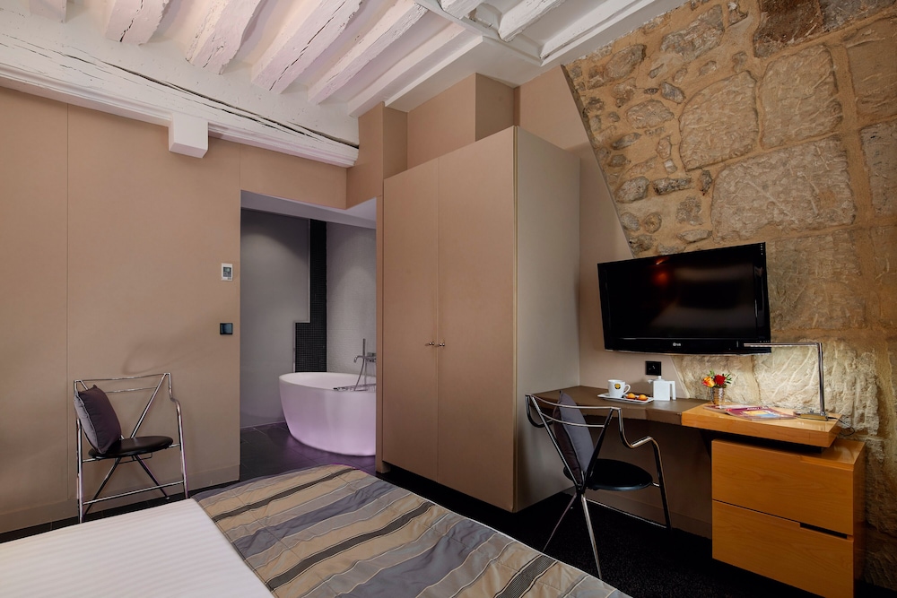 Hotel de Notre Dame Maitre Albert 52/65