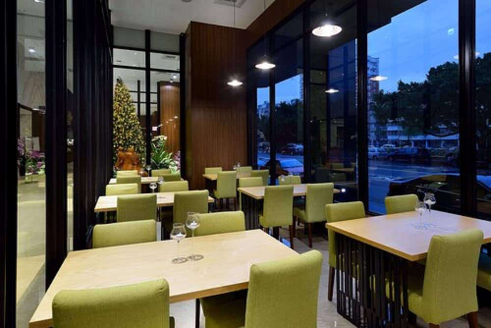 Aeris International Hotel 40/61