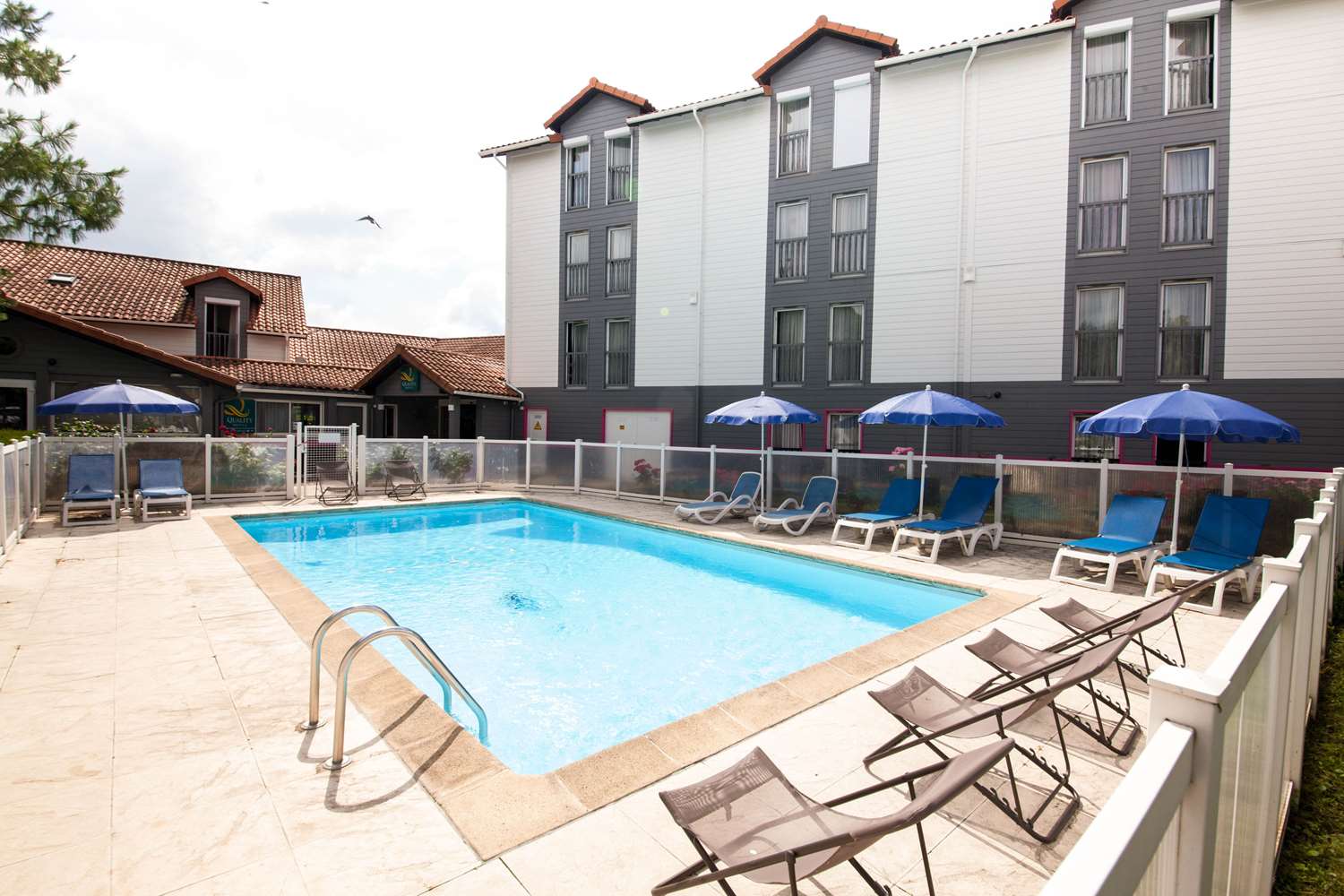 Quality Hotel Clermont Kennedy 24/24