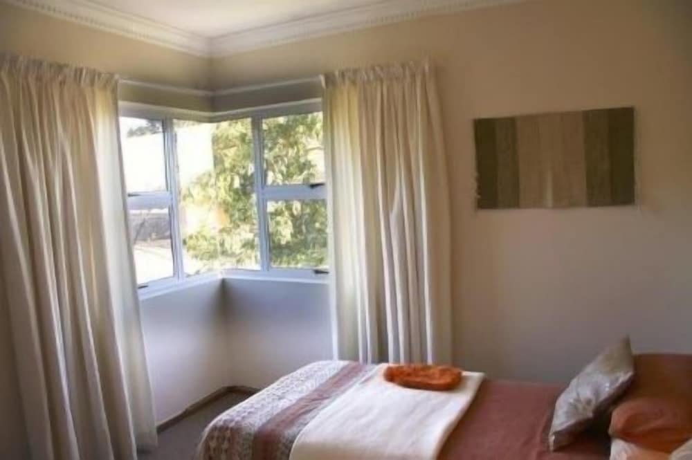 Glenda S Guest Suites 16/50