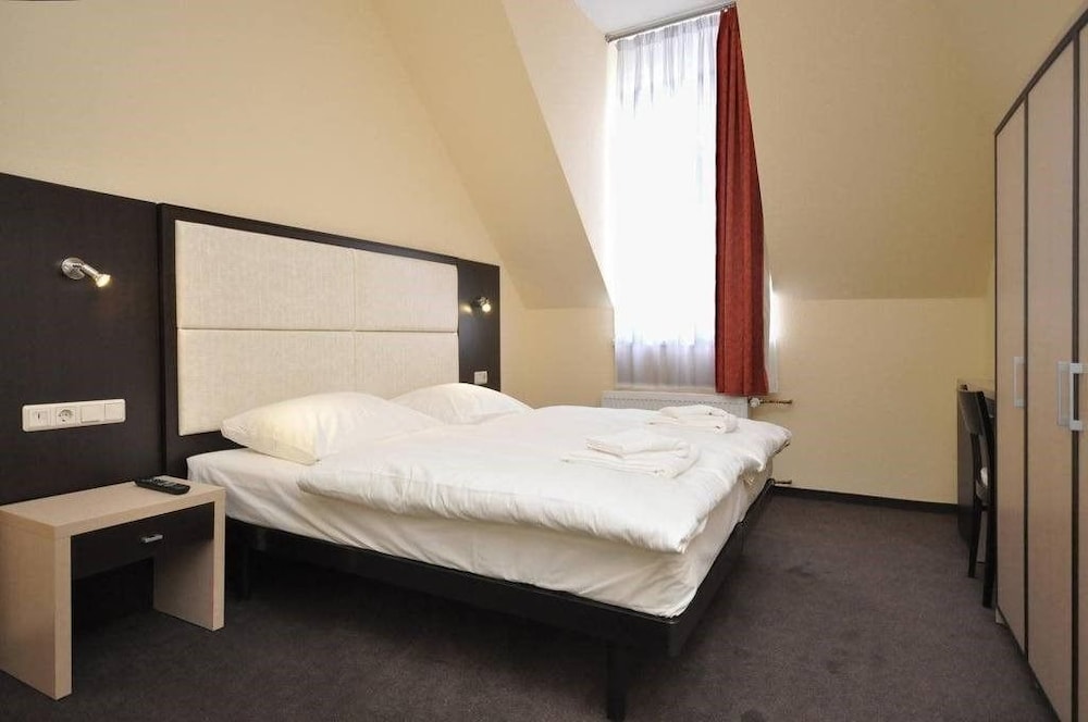 Hotel Bova 10/23