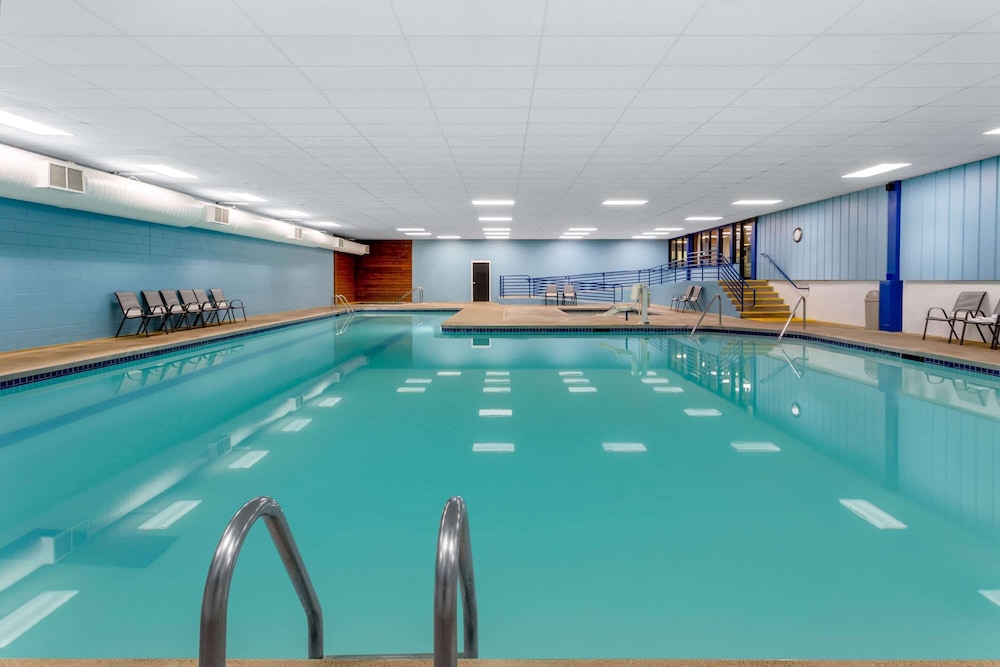 Tamarack Wisconsin Dells a Ramada by Wyndham 15/50