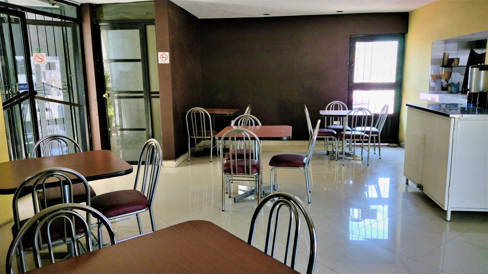 Hotel Laguna Inn 24/29