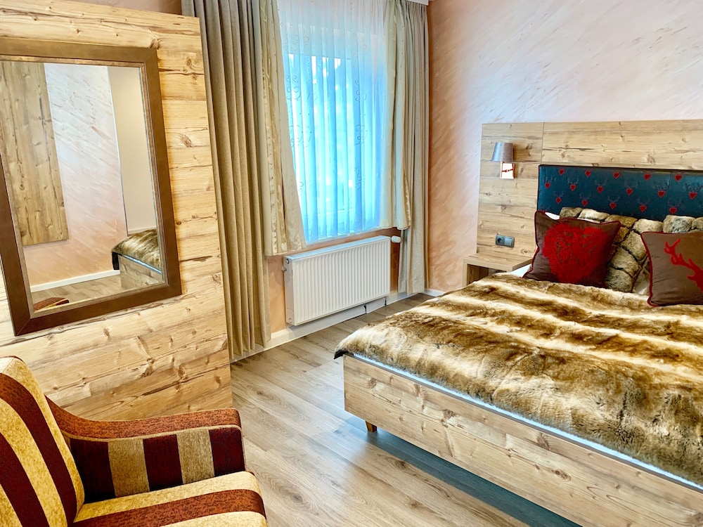 Boutique Hotel Goldene Henne 38/58