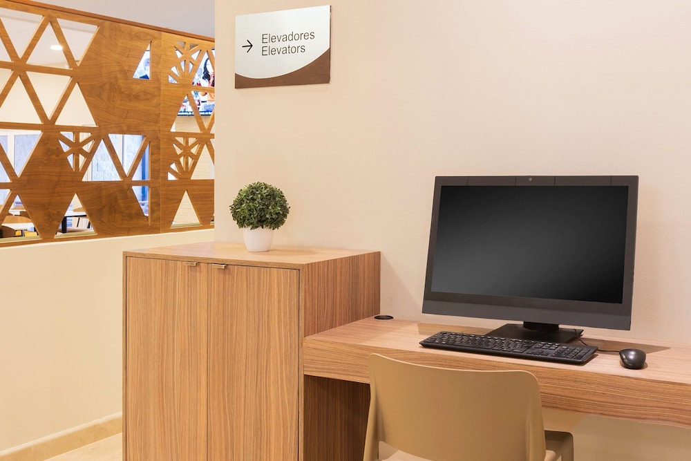 Fairfield Inn By Marriott Los Cabos 42/48