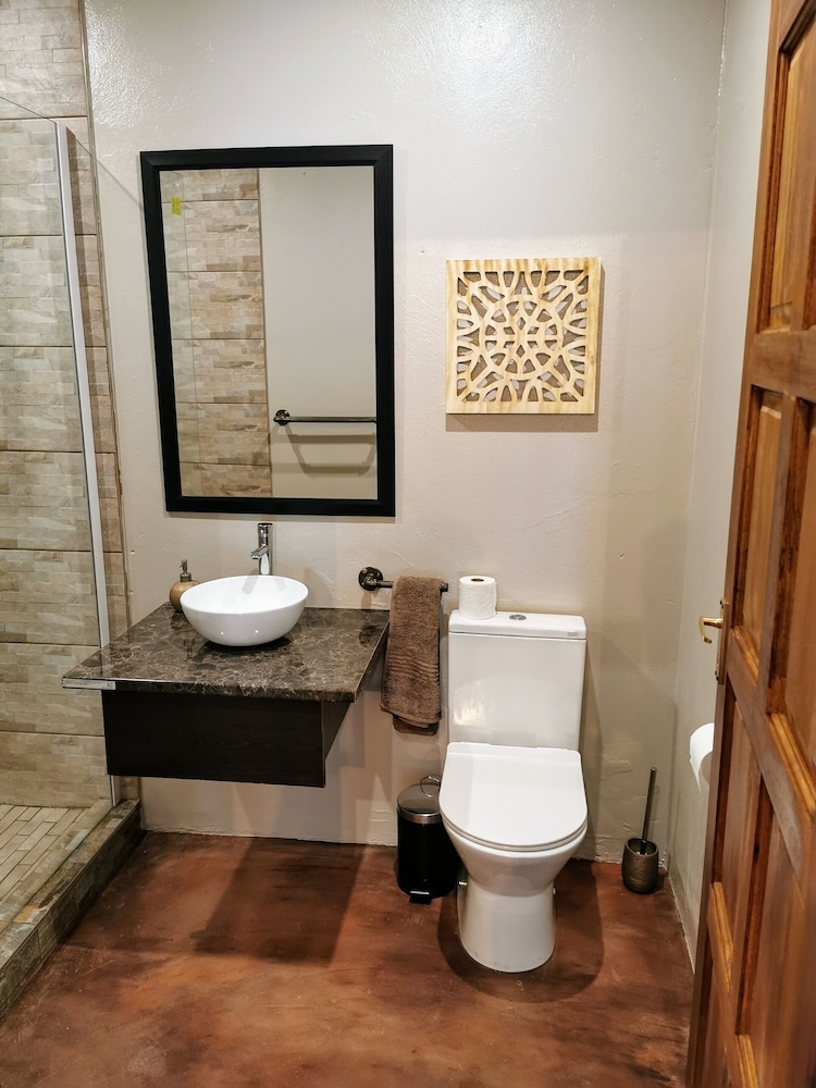 Aerotropolis Guest Lodge 47/50