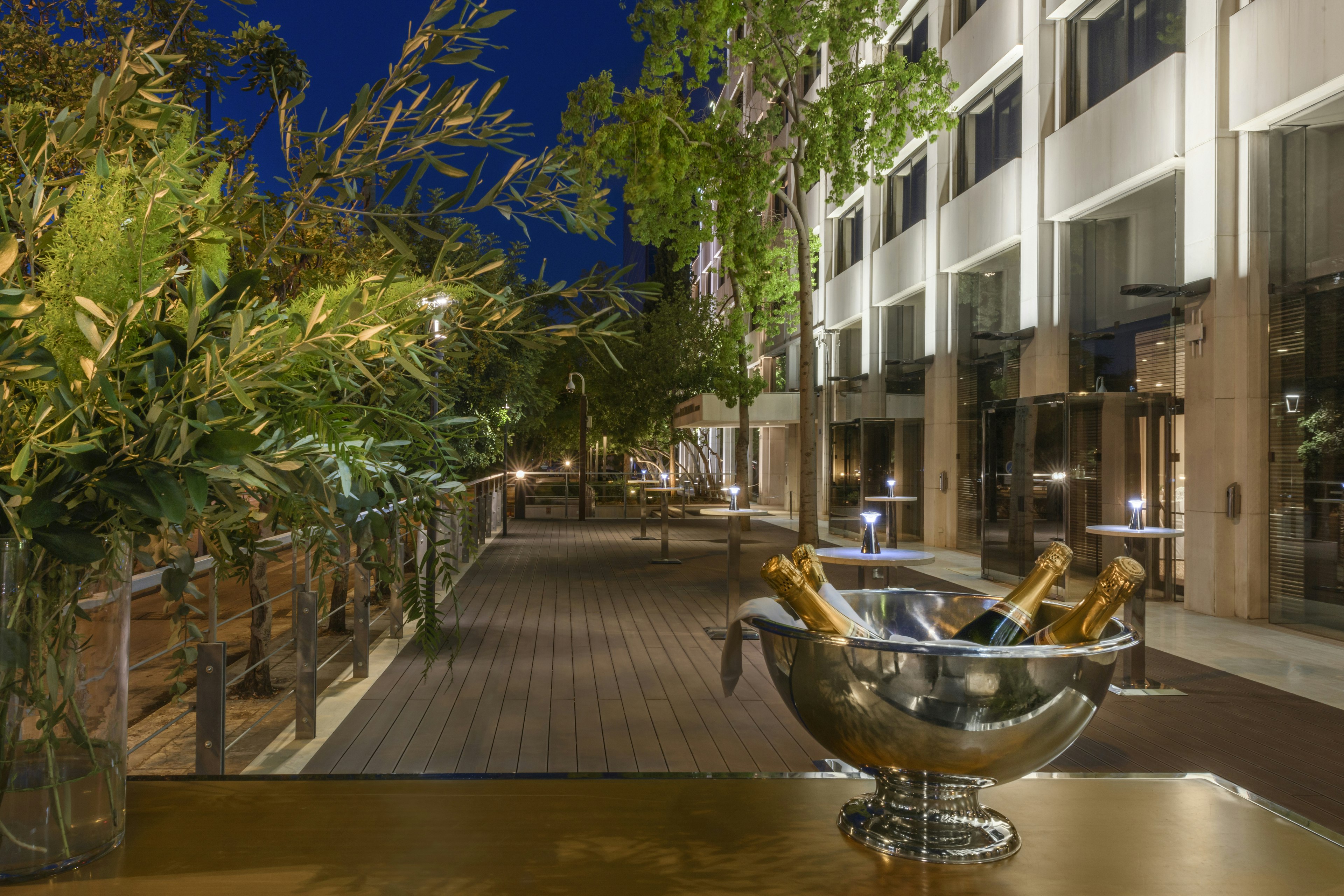 Athenaeum Intercontinental Hotel 49/50