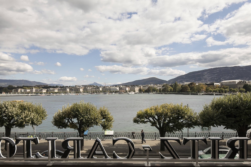 THE RITZ-CARLTON HOTEL DE LA PAIX GENEVA 22/45