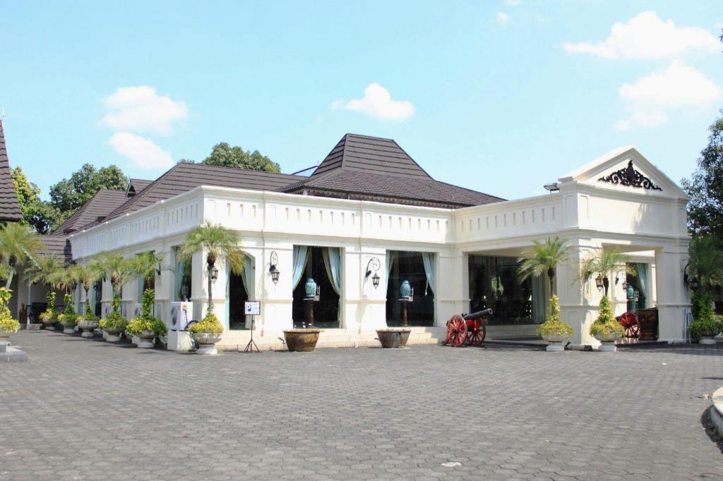 RedDoorz near Solo Balapan Station 16/18