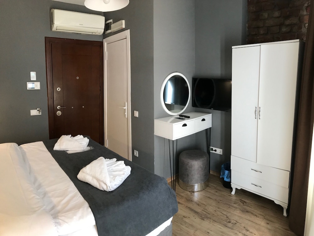 Maya Rooms 7/24