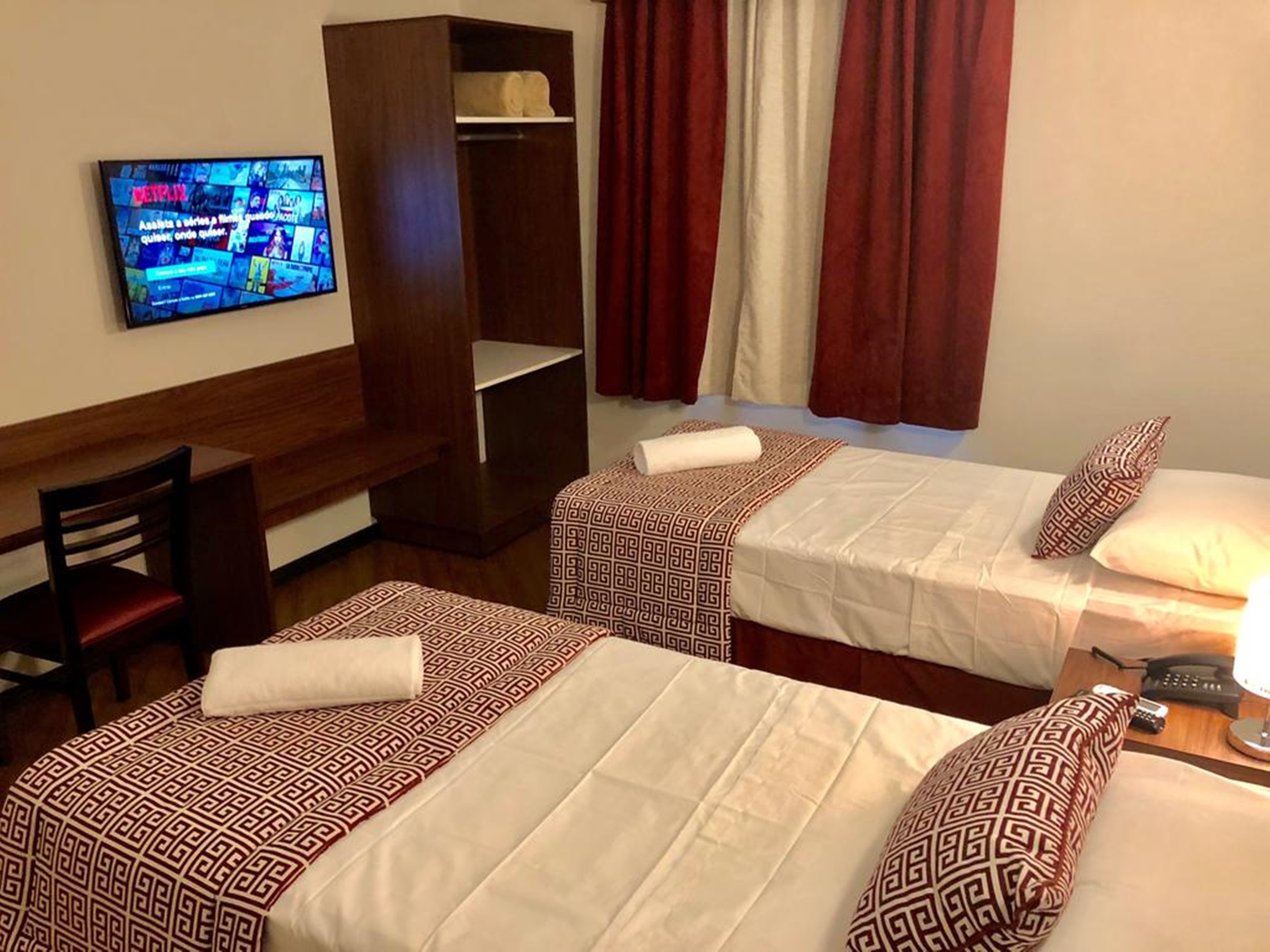 Deluxe, Twin Beds