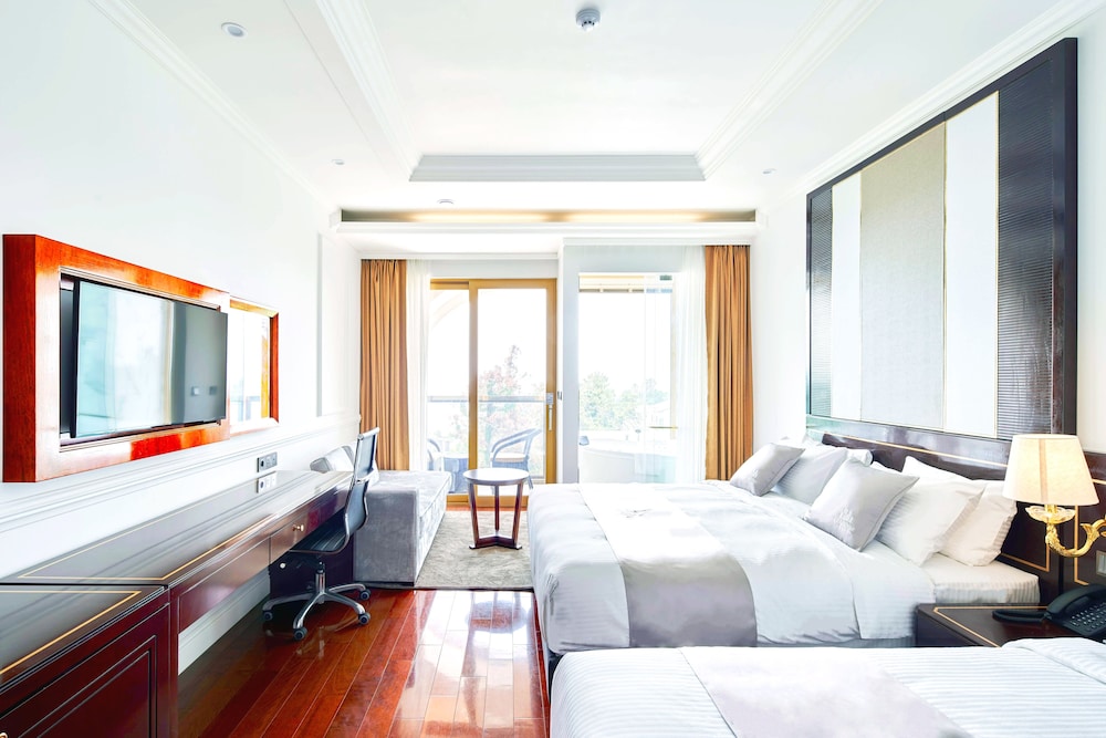 Goldone Hotel And Suites 25/72