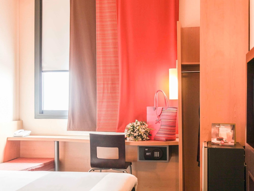 Ibis Styles Dakar 12/67