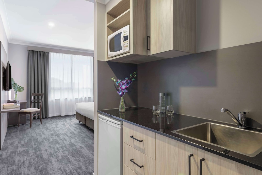 Oaks Sydney North Ryde Suites 19/20