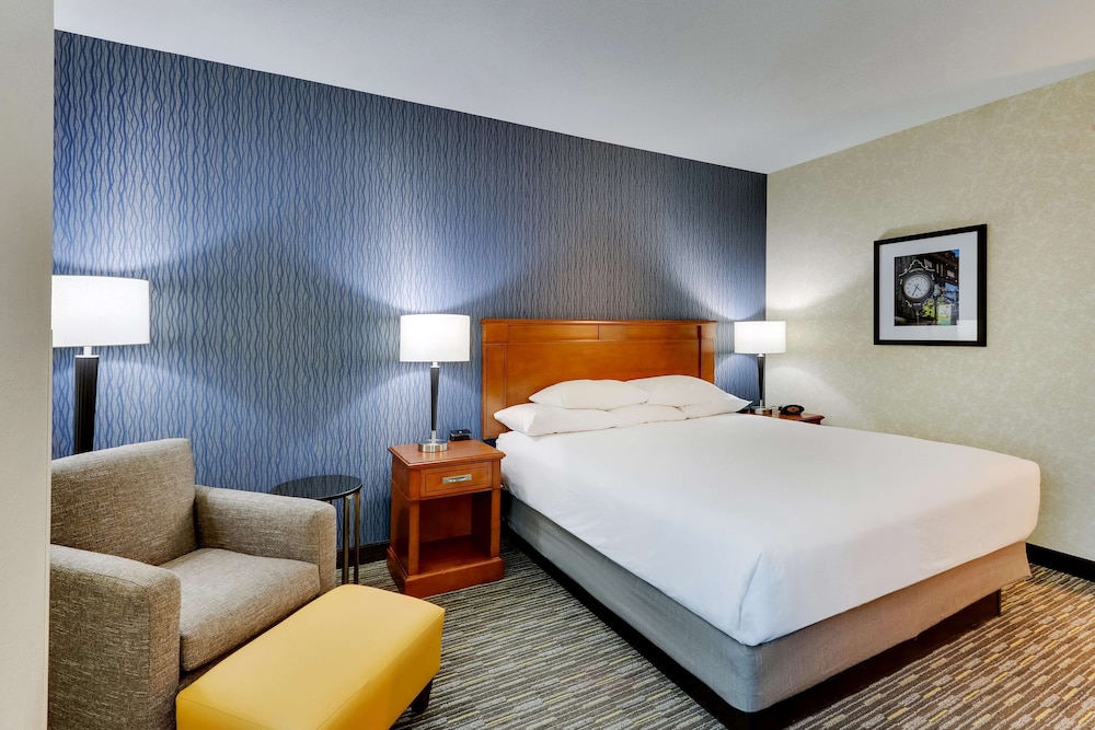 Drury Inn and Suites Sikeston 9/50