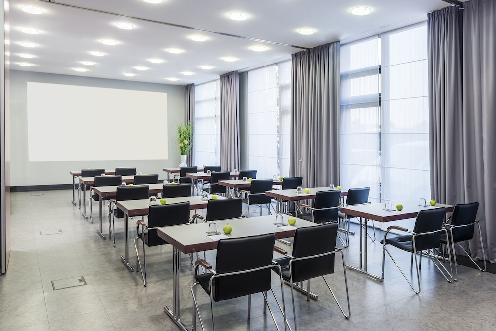 Hotel Wolfsburg Centrum, Affiliated by Melia 52/60