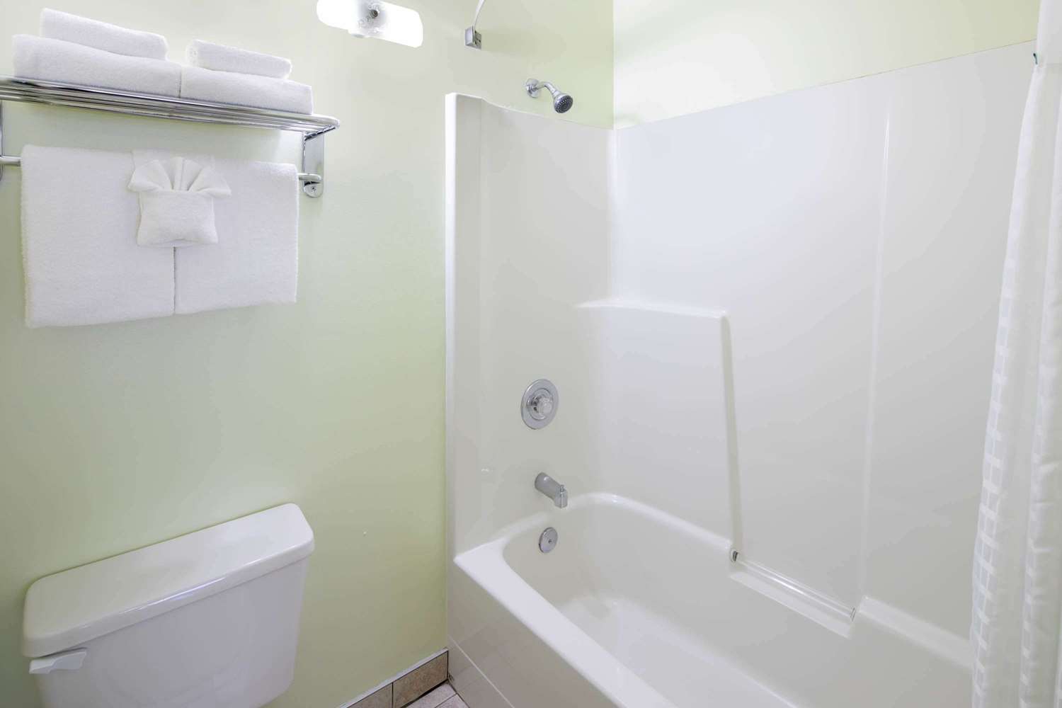 Travelodge by Wyndham Golden Sportsman Lodge 41/44
