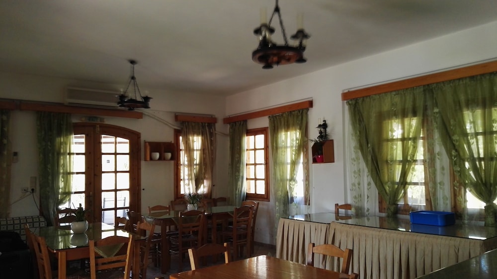 Dimitris Villa Hotel 51/67