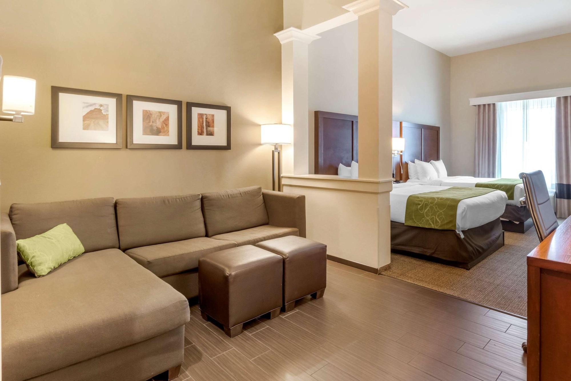 Suite, Multiple Beds 9/10