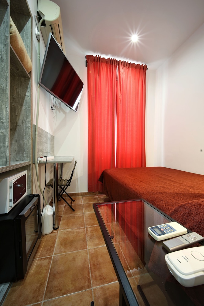 Hostal Las Fuentes 58/66