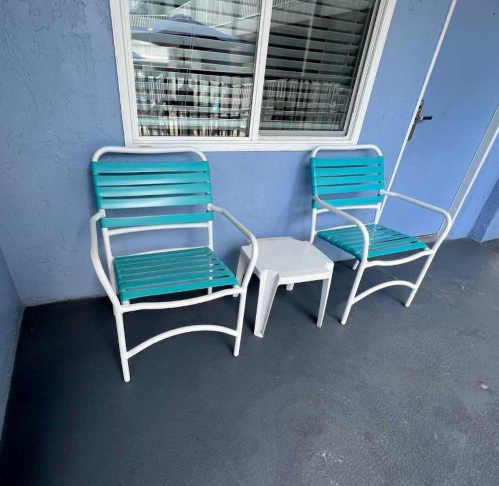 PELICAN POINTE SUITES 37/58