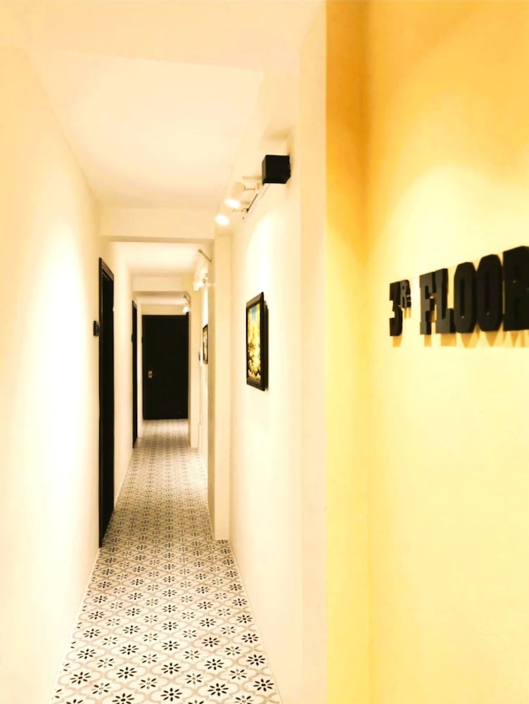 Noble & Swan Boutique Hotel 52/60